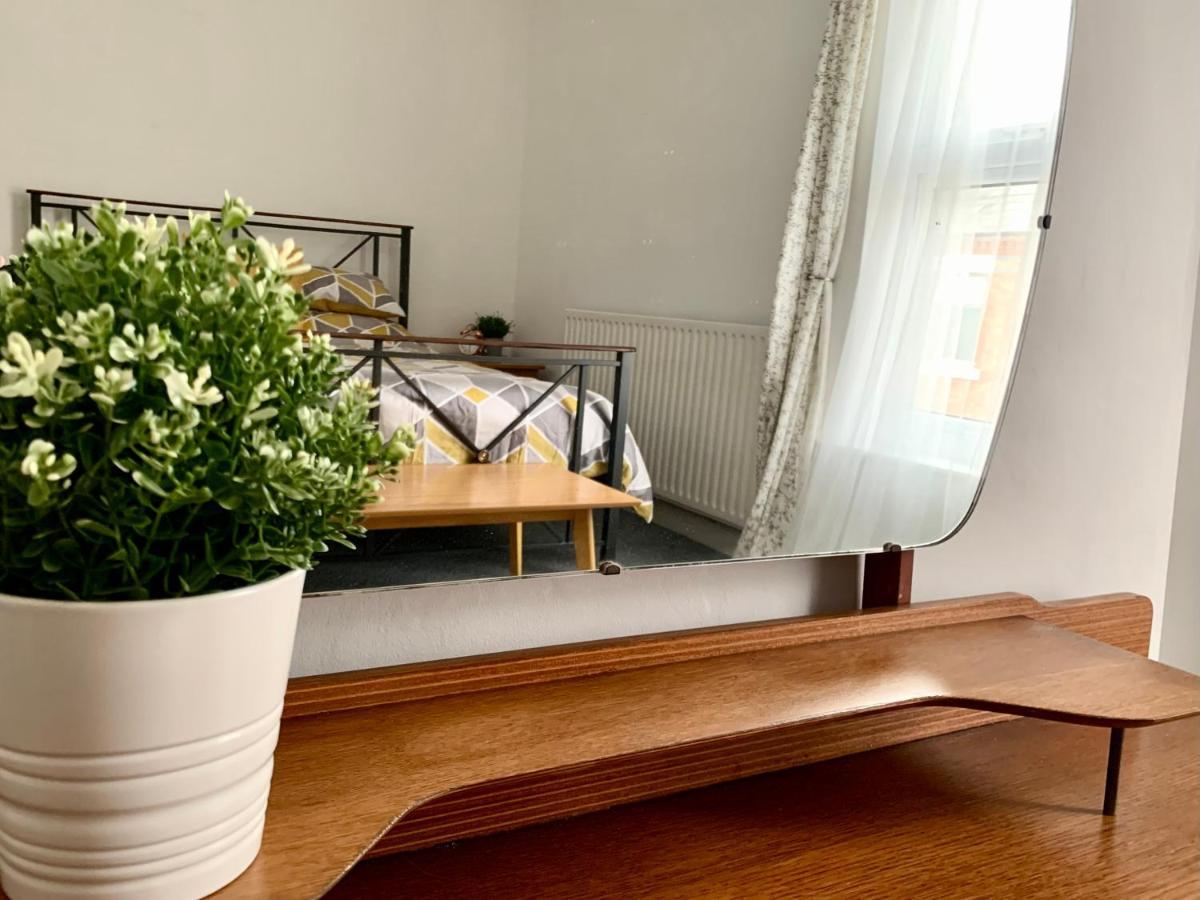 Contemporary 2 Bedroom Victorian Town House - Sleeps Up To 6 Kimberley  Екстериор снимка